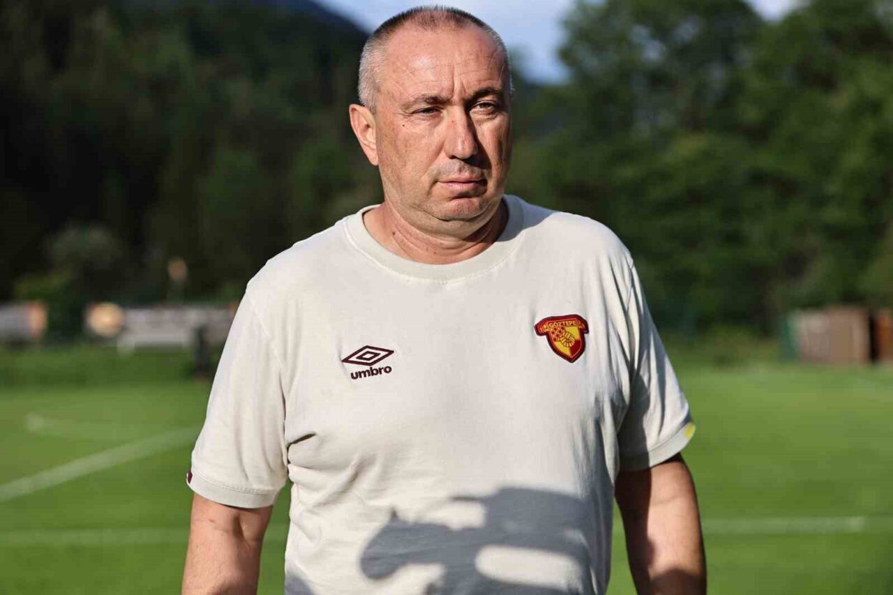 Göztepe Teknik Direktörü Stanimir Stoilov, “Transfer devam ederken 1-2 transfer,