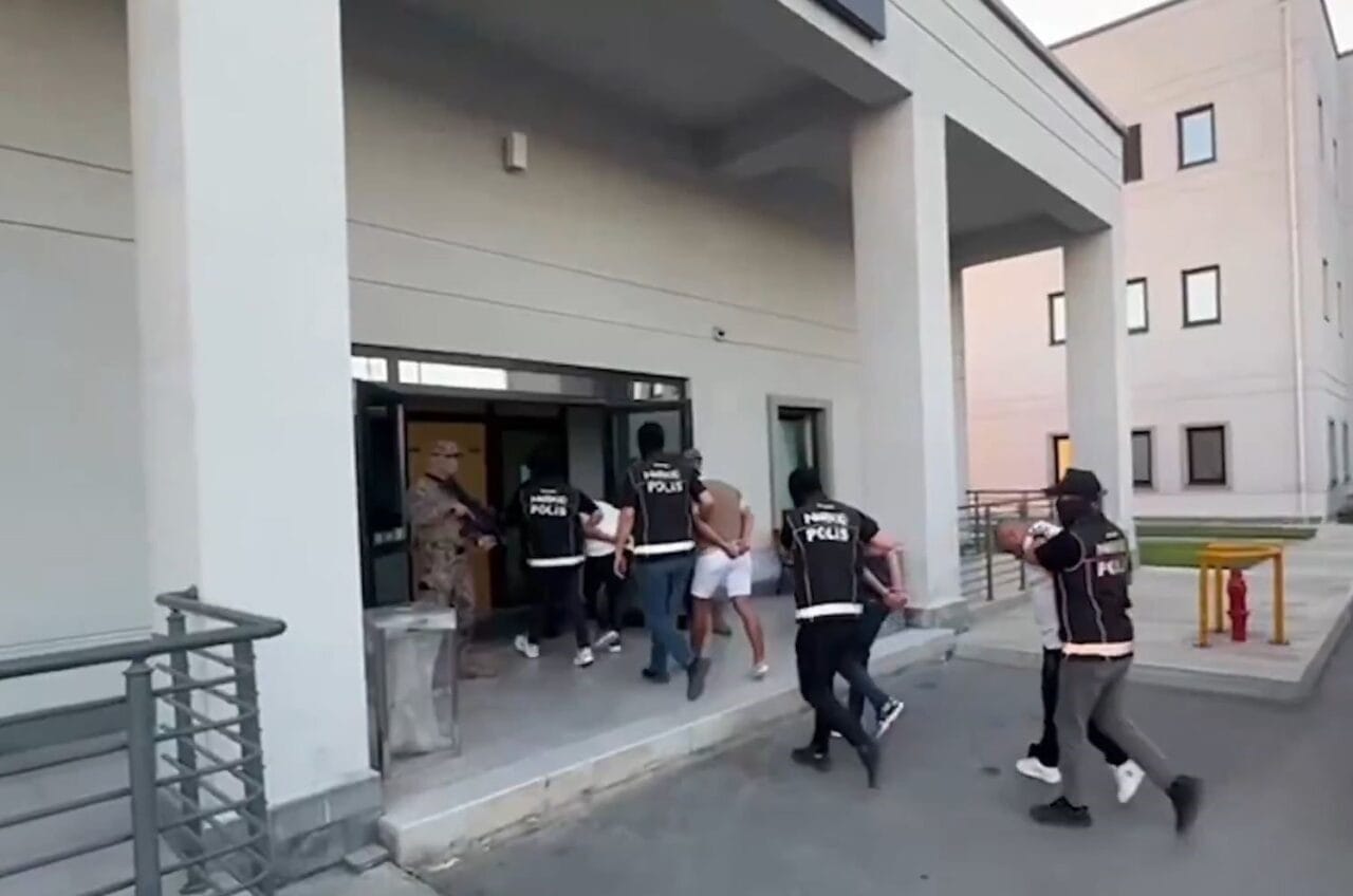 Muğla ve İstanbul İl Emniyet Müdürlüklerince yürütülen operasyon kapsamında, elebaşılıklarını