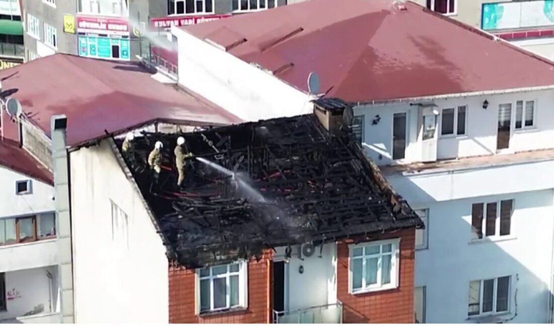 Sultanbeyli’de 5 katlı bir binanın çatı katında yangın çıktı. Kısa