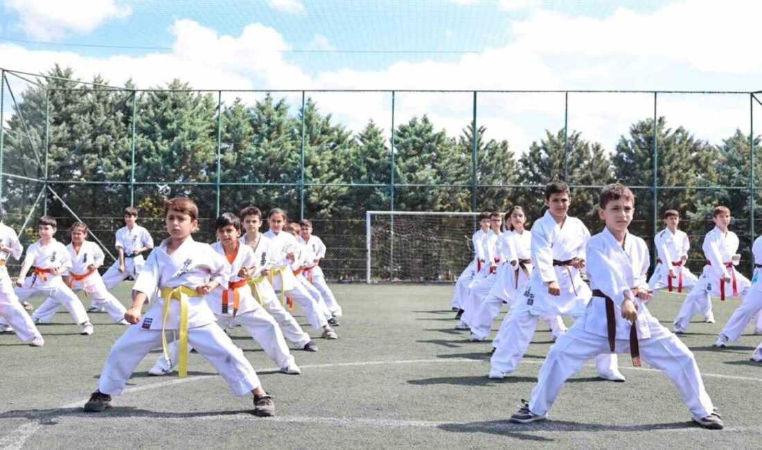 Sultangazi Belediyesi, yaz tatilinde de gençlerin sporla iç içe olması