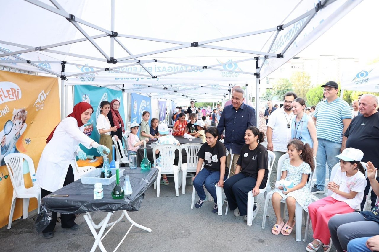 Sultangazi Belediyesi’nin çocuklara bilimi sevdiren, mahalle mahalle gerçekleştirdiği etkinlik Bilim