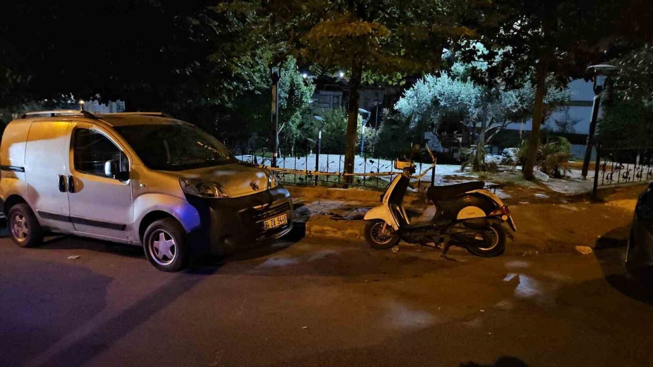 Sultangazi’de bilinmeyen bir sebepten bıçaklı saldırıya uğrayan 21 yaşındaki genç,