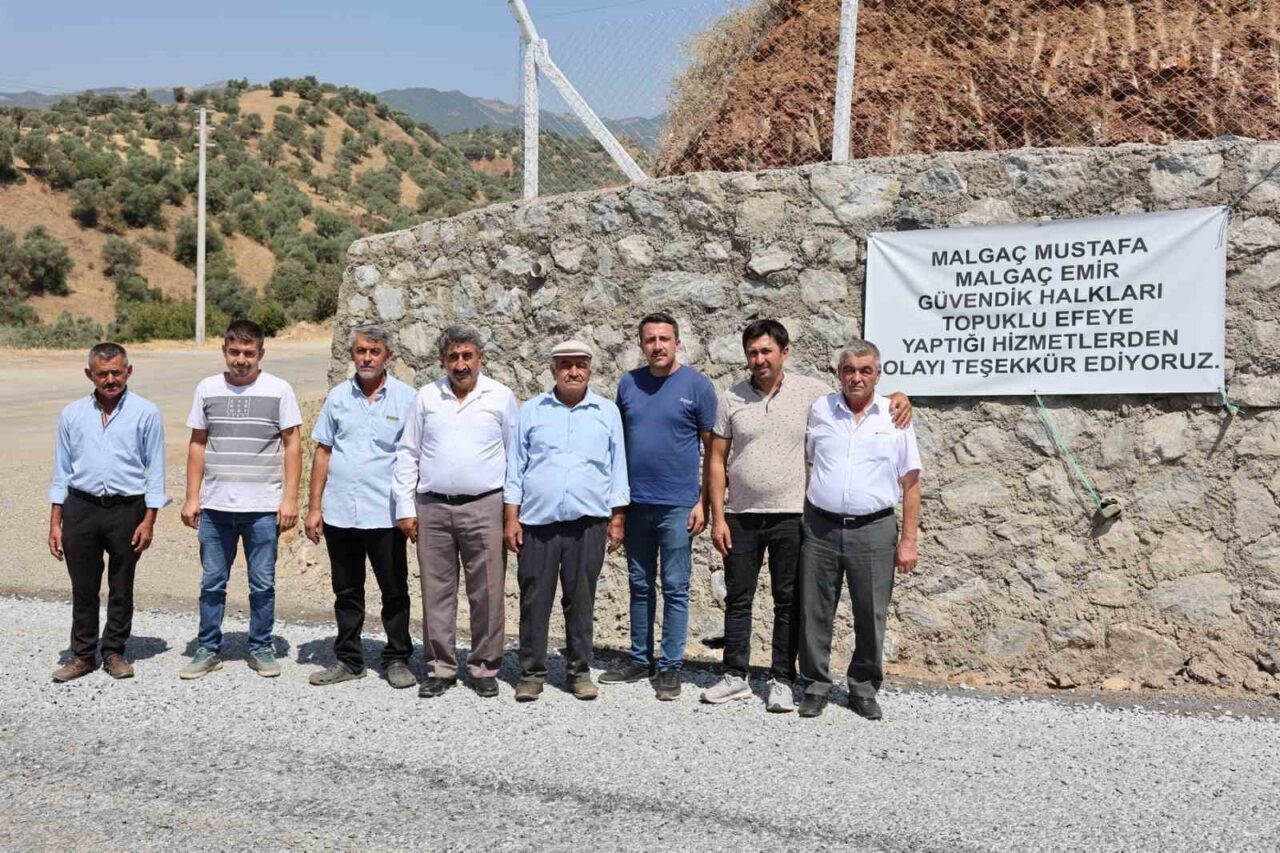 Aydın’ın Sultanhisar ilçesindeki muhtarlar, kırsal mahalleleri birbirine bağlayan yolları yenileyen