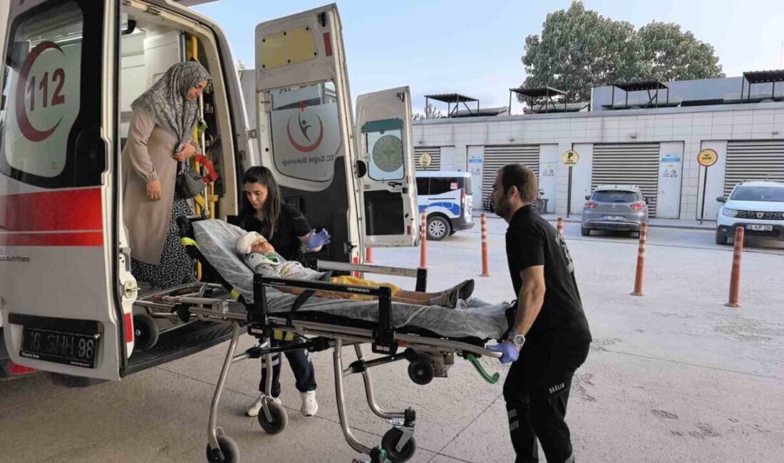 Bursa’nın İnegöl ilçesinde meydana gelen olayda apartmanın devrilen demir sürgülü