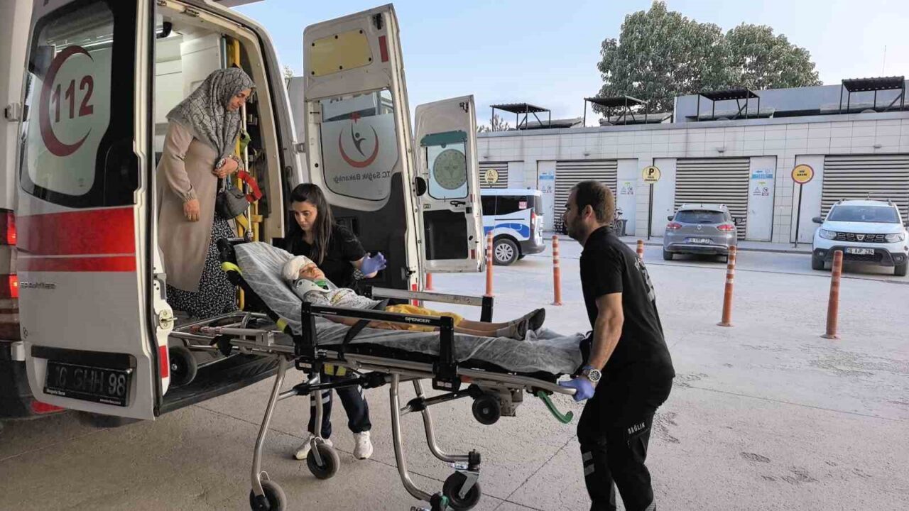 Bursa’nın İnegöl ilçesinde meydana gelen olayda apartmanın devrilen demir sürgülü