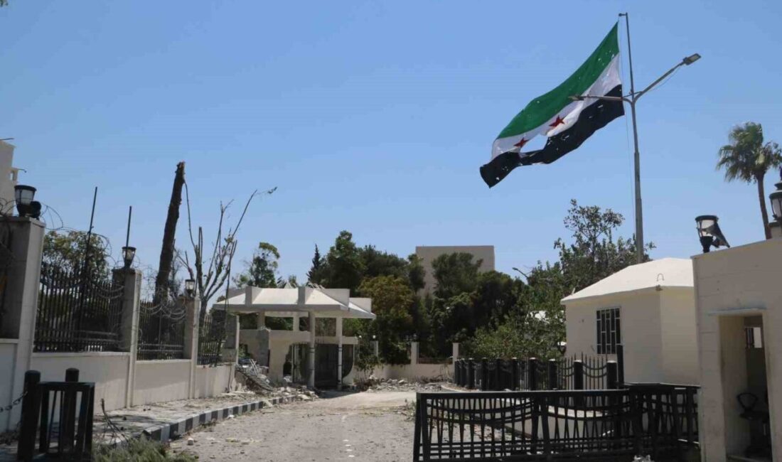 Suriye’nin başkenti Şam’da Genelkurmay Başkanlığı’nın bulunduğu Emevi Meydanı’nda İsrail’in saldırılarının