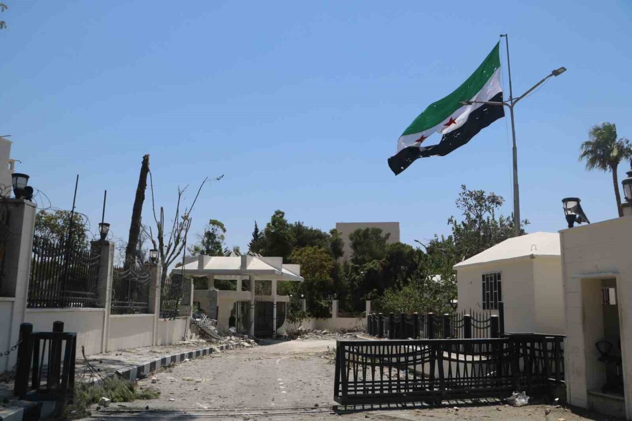 Suriye’nin başkenti Şam’da Genelkurmay Başkanlığı’nın bulunduğu Emevi Meydanı’nda İsrail’in saldırılarının