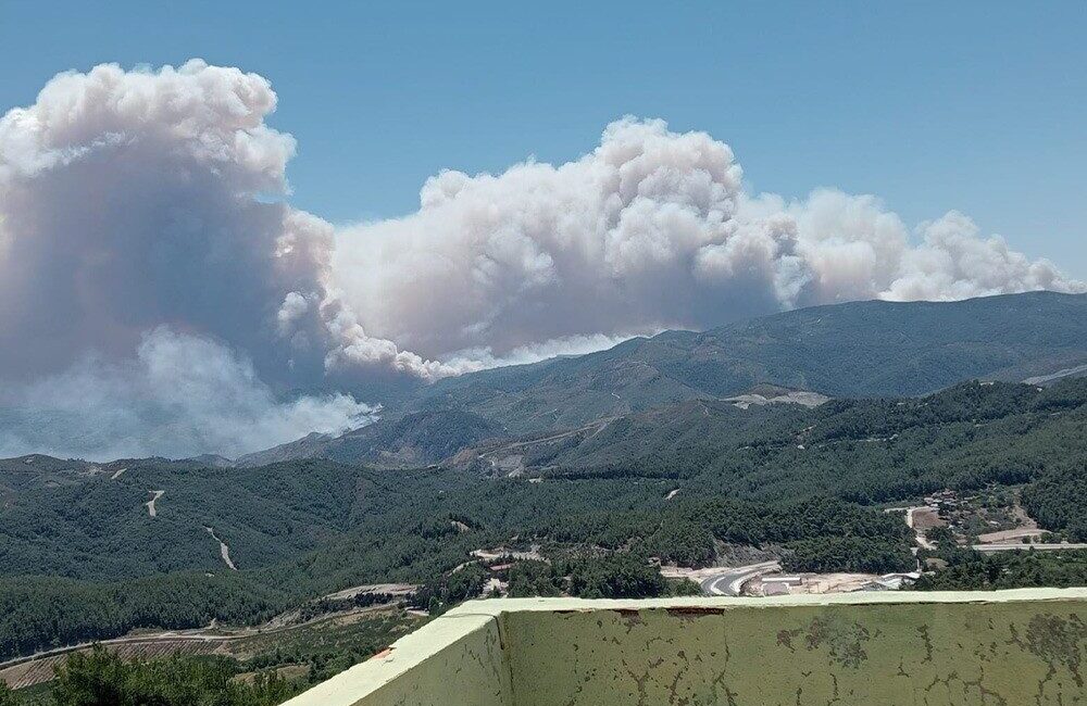 Suriye sınırı hattında devam eden orman yangınının, Hatay’a sıçramaması için
