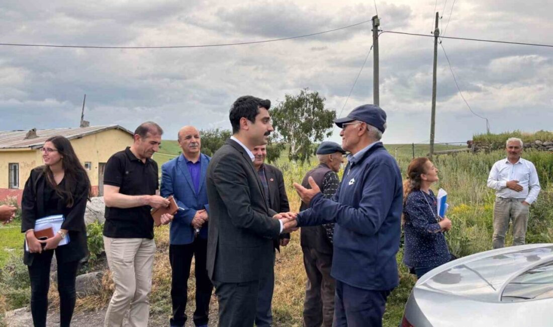 Susuz Kaymakamı Muhammed Emin Tutal, makamda oturmuyor, makamında oturmayan kaymakam