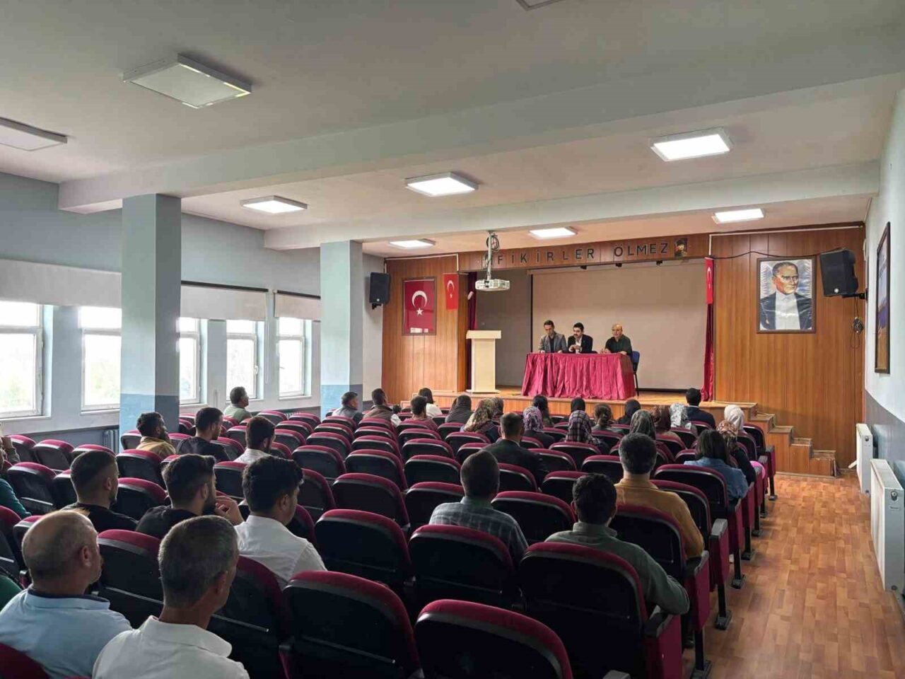 Susuz Kaymakamlığı İşgücü Uyum Programı (İUP) toplantısına ev sahipliği yaptı.