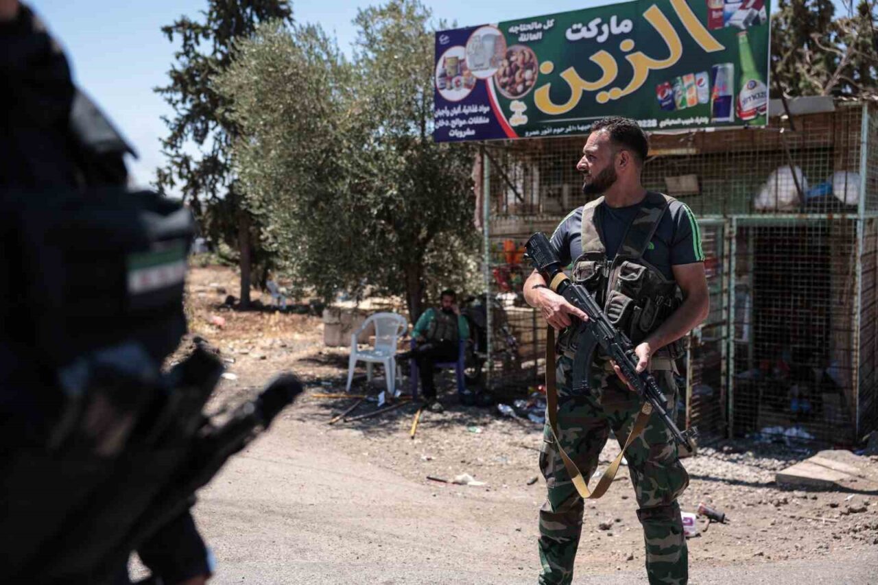 Suriye’nin Süveyda kentinde Dürzi silahlı gruplar ile hükümet güçleri arasında