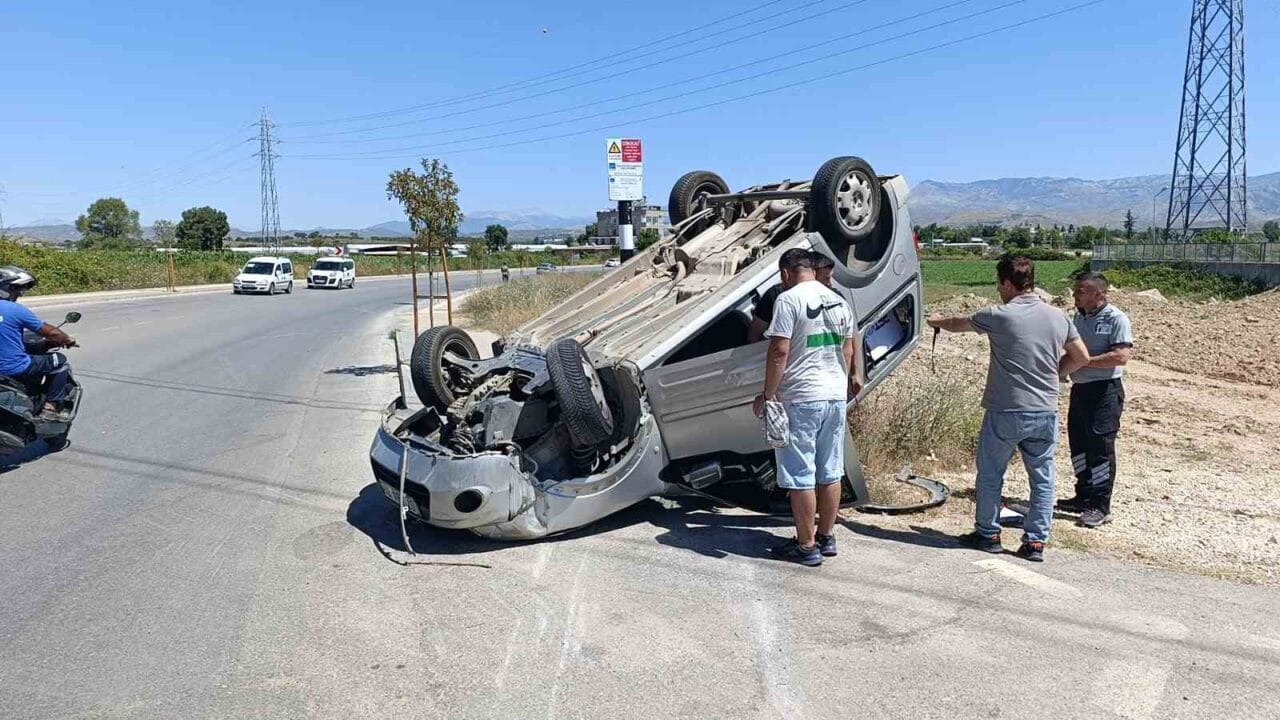 Manavgat’ta direksiyon hakimiyetini kaybederek takla atan ve ardından 50 metre