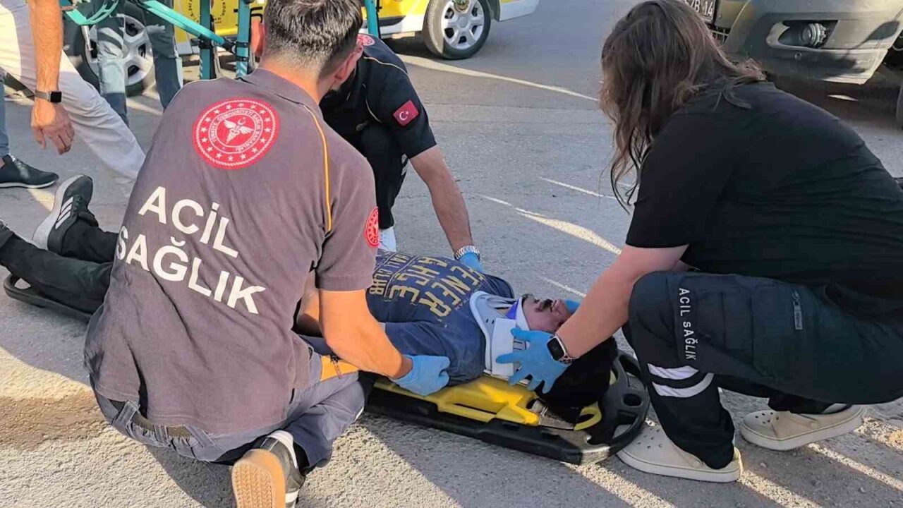 Bursa’nın İnegöl ilçesinde meydana gelen kazada taksi ile çarpışan motosikletin