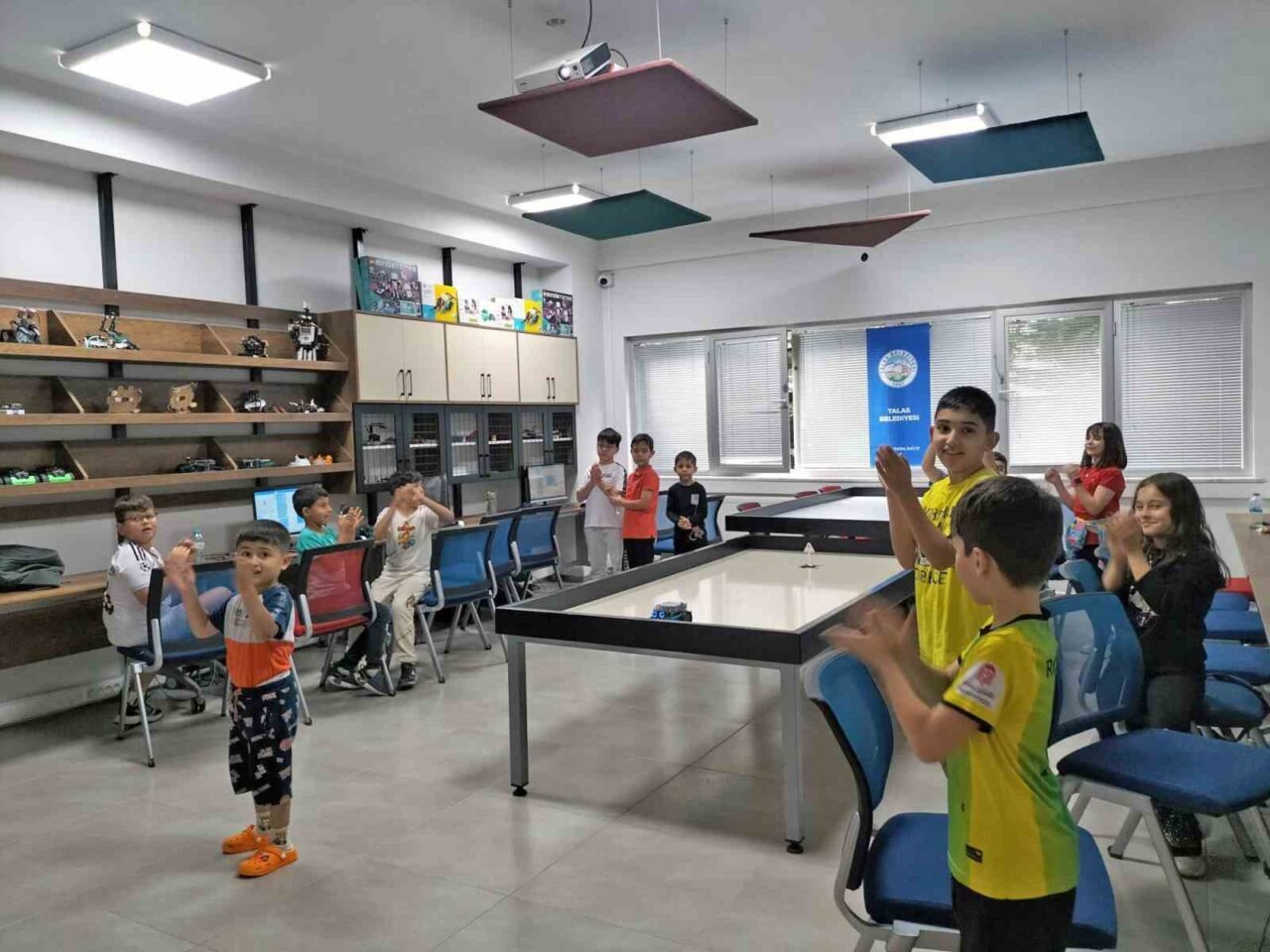 Talas Belediyesi İnovasyon Merkezi; yaz boyunca teknoloji tutkunu öğrencilere kapılarını