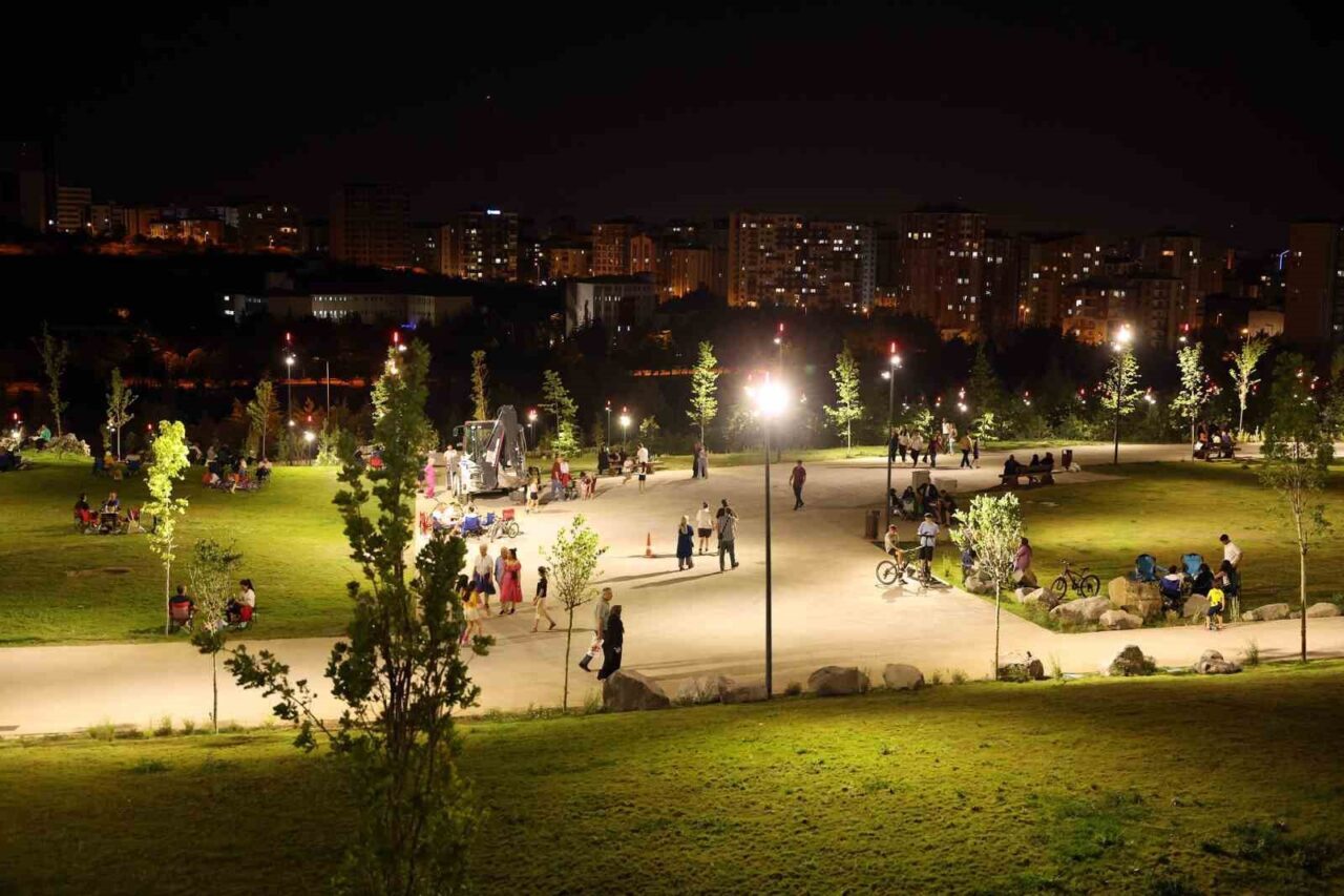 Yapımı tamamlanan Talas Millet Bahçesi açılış törenine günler kala vatandaşların