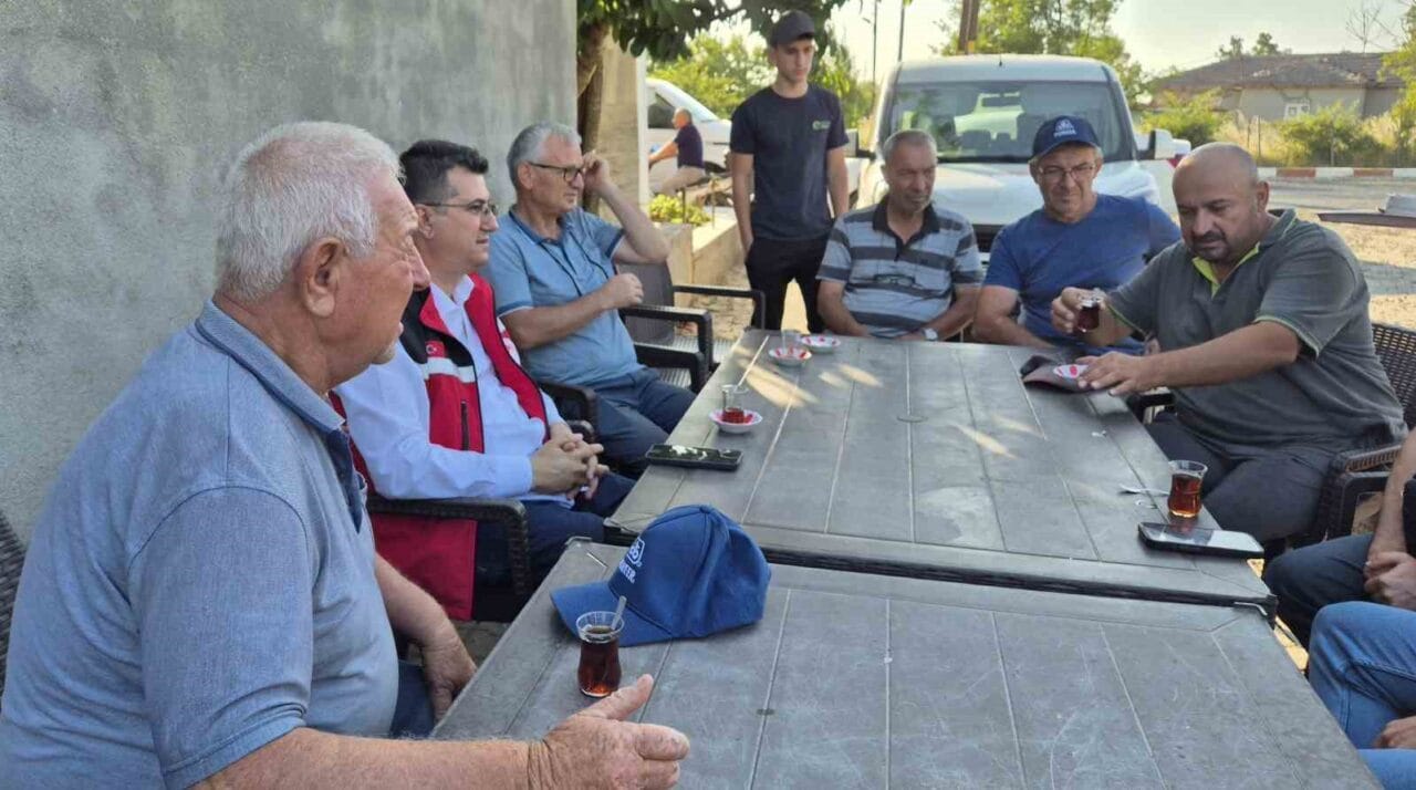 Tekirdağ Tarım ve Orman İl Müdürü Mehmet Aksoy, beraberindeki müdürlük