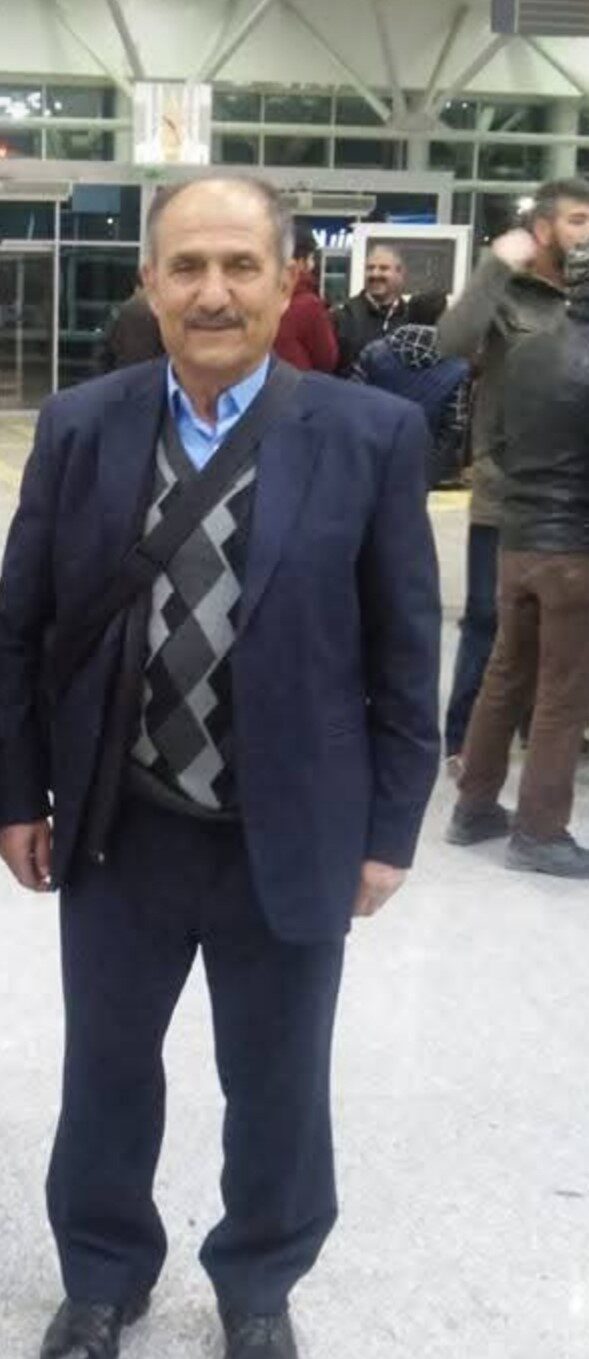 Çorum’un Ortaköy ilçesinde tarlasındaki anız yangınını söndürmeye çalışan şahıs, alevlerin