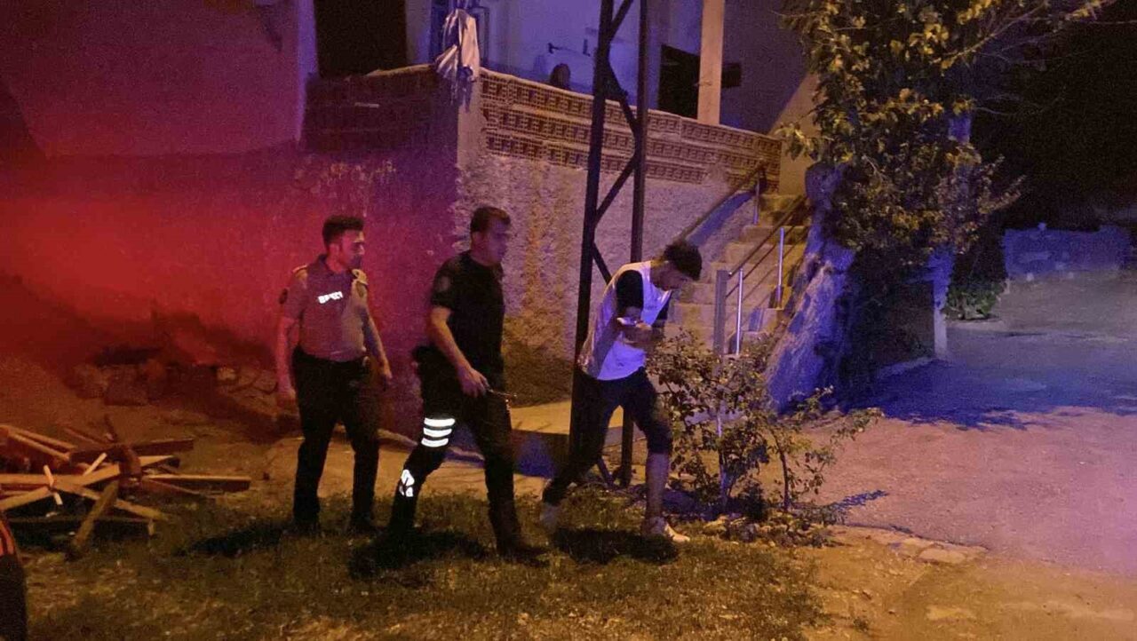 Aksaray’da 2 arkadaşın tartışması kavgaya dönüşünce birbirlerini bıçakladı. Olay gece