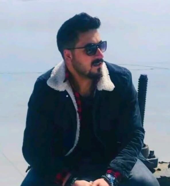 Iğdır’ın Tuzluca ilçesine bağlı Abbasgöl köyünde göle giren genç adam,