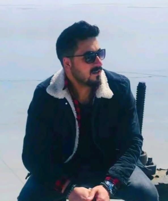 Iğdır’ın Tuzluca ilçesine bağlı Abbasgöl köyünde göle giren genç adam,