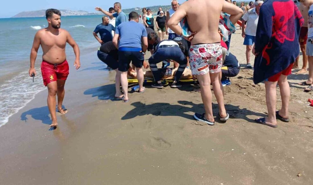 Kastamonu’dan tatil için geldikleri Sinop’ta serinlemek için denize giren iki