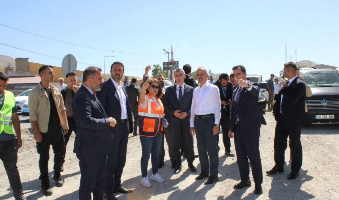 Bitlis’in Tatvan ilçesinde yapımı süren Karşıyaka Kavşağı’nda incelemelerde bulunuldu. Bitlis