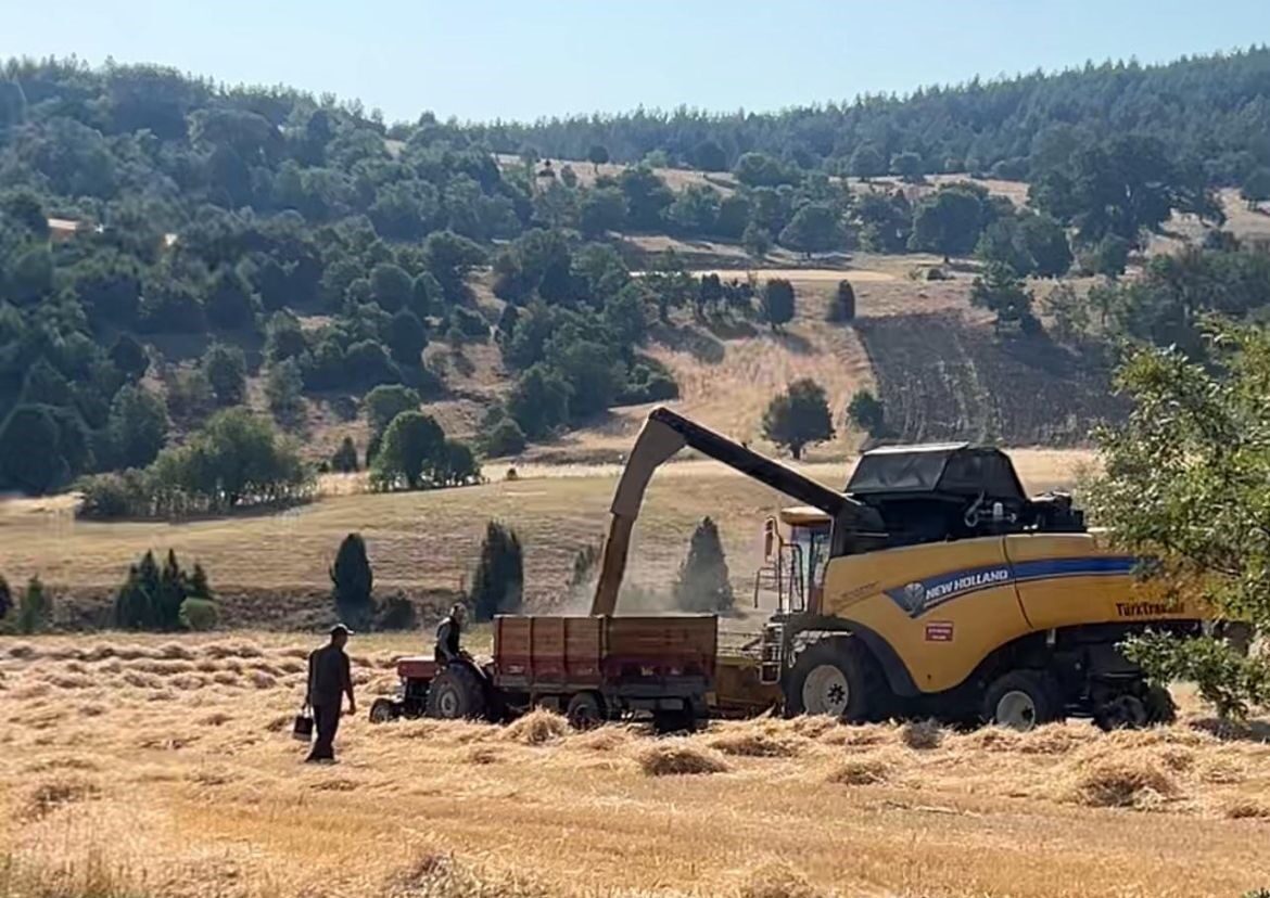 Kütahya’nın Tavşanlı ilçesine bağlı Göbel köyünde harman mevsimi yoğun bir