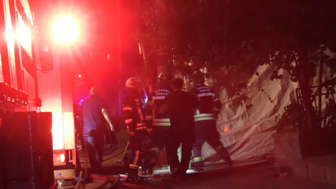 Kütahya’nın Tavşanlı ilçesinde bir ekmek fırınında çıkan yangında 3 kişi