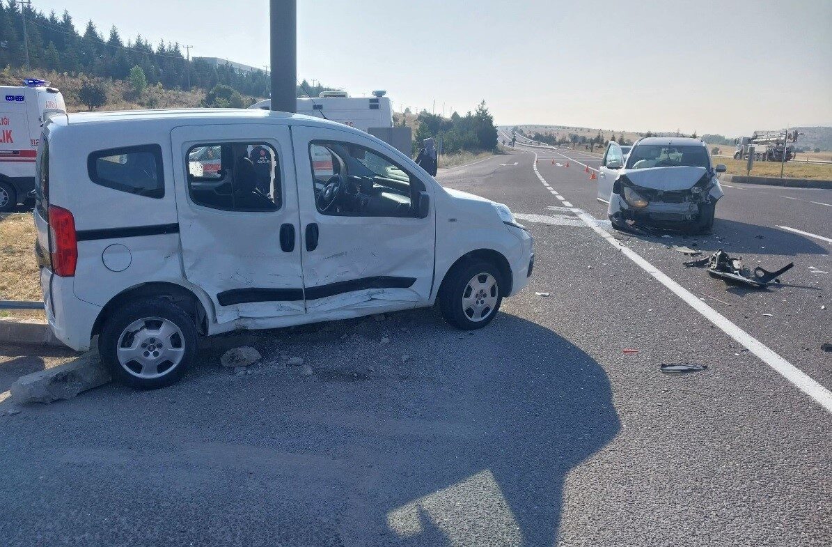 Kütahya’nın Tavşanlı ilçesinde meydana gelen trafik kazasında 4 kişi yaralandı.