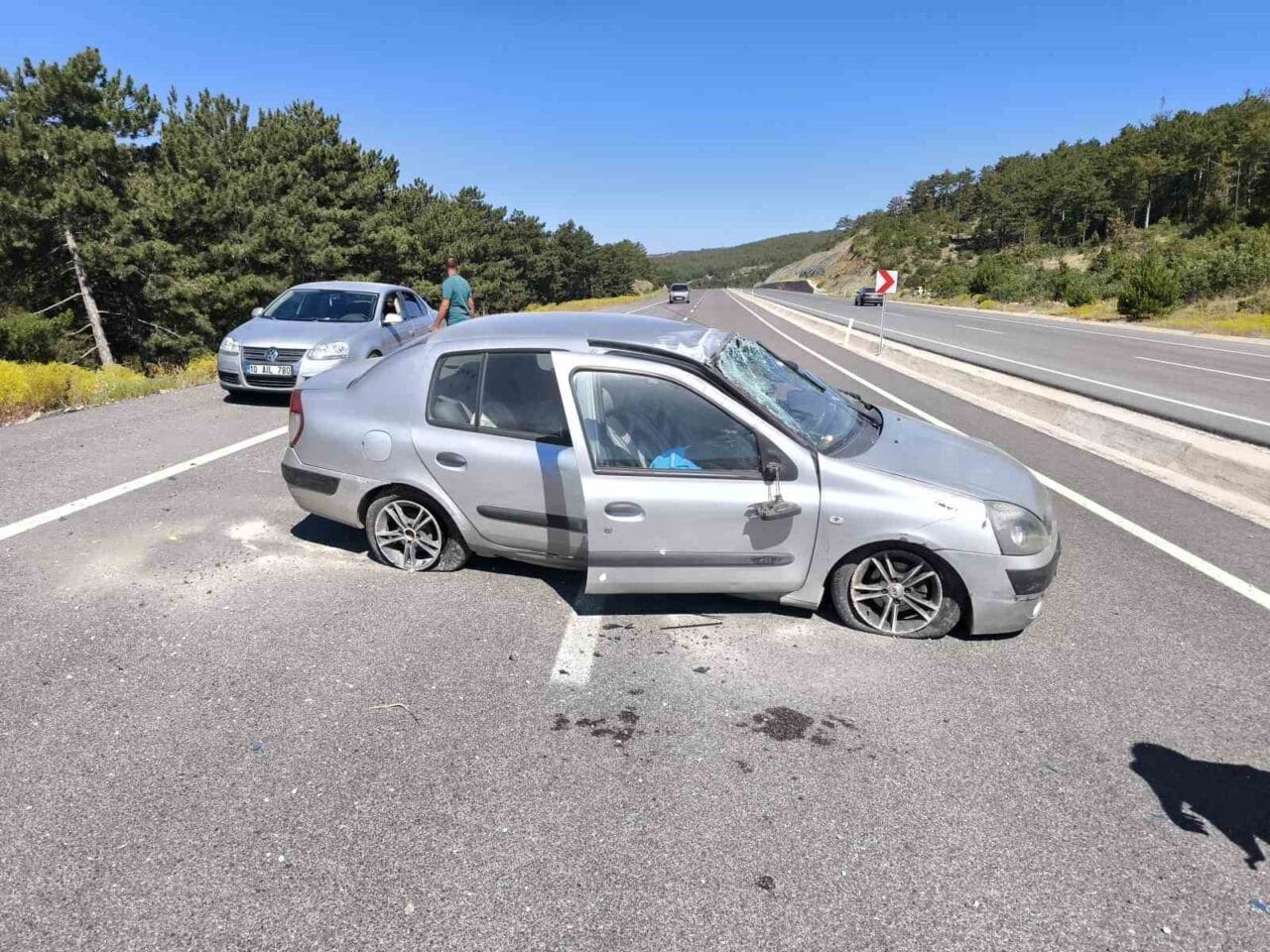 Kütahya’nın Tavşanlı ilçesinde otomobilin takla atması sonucu meydana gelen trafik