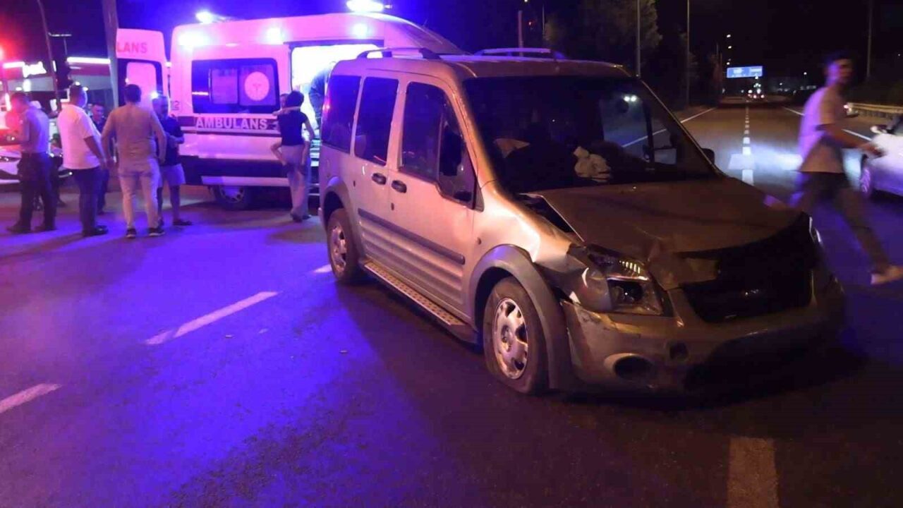 Kütahya’nın Tavşanlı ilçesinde iki otomobilin çarpışması sonucu meydana gelen trafik