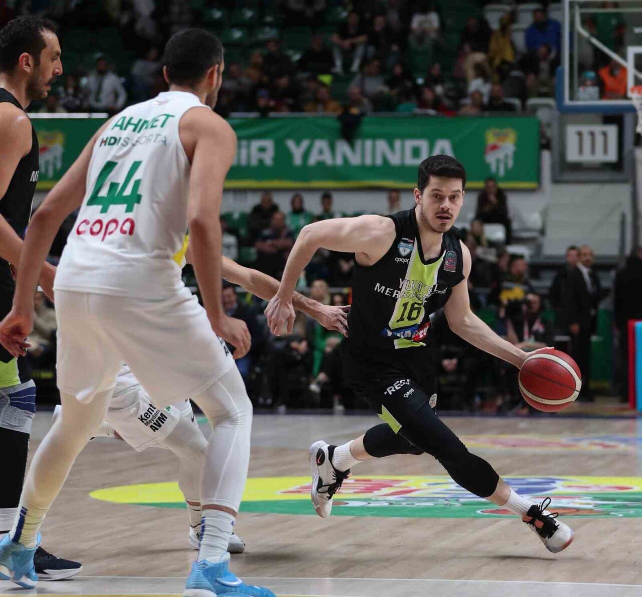 2025-2026 sezonu öncesi kadro yapılanmasını sürdüren Sakarya Büyükşehir Basketbol Takımı,