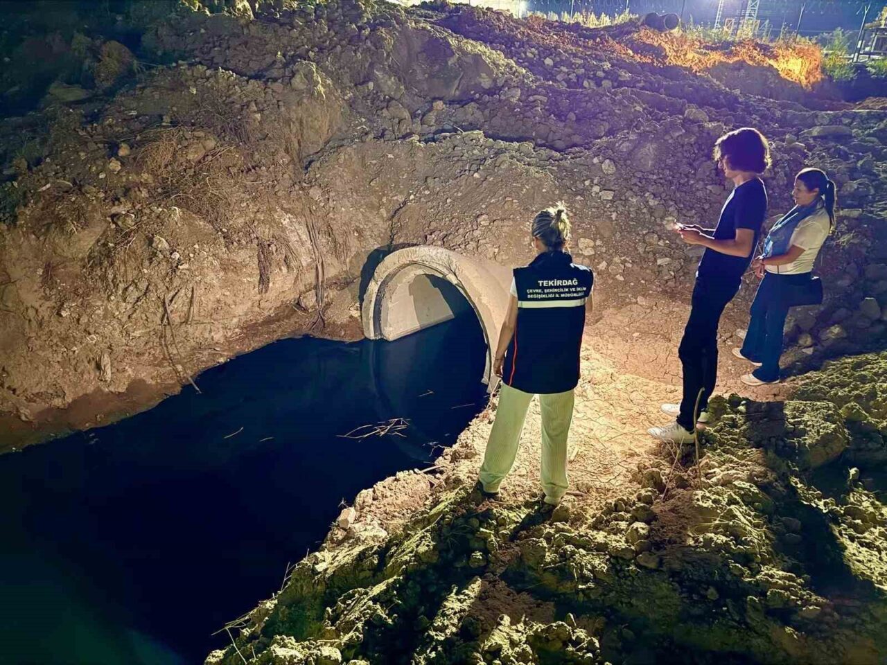 Tekirdağ’ın Ergene ilçesindeki Velimeşe OSB ve çevresindeki sanayi tesislerinde gece