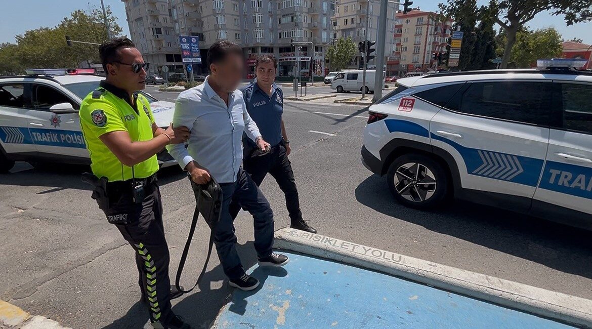 Tekirdağ Çorlu’da arabasıyla kaldırımda yürüyen iki genç kıza çarpıp yaralanmasına