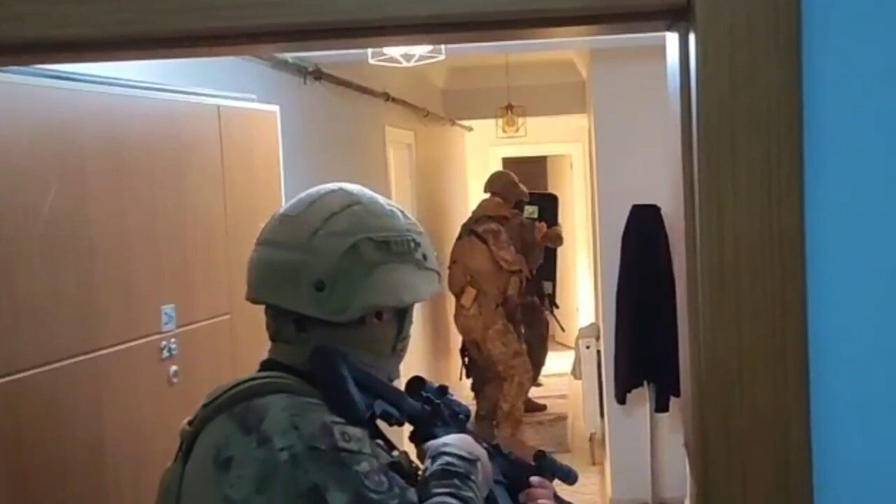 Tekirdağ’da gençleri hedef alan sokak satıcılarına yönelik düzenlenen operasyonda 8