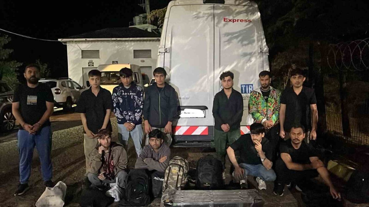 Tekirdağ’ın Ergene ilçesinde jandarma ekiplerince düzenlenen yol kontrol uygulamasında 11