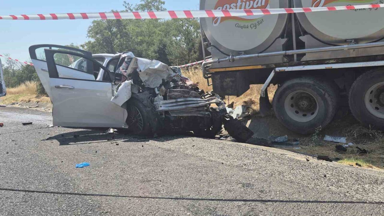 Tekirdağ’ın Ergene ilçesinde süt kamyonu ile otomobilin karıştığı kazada 4