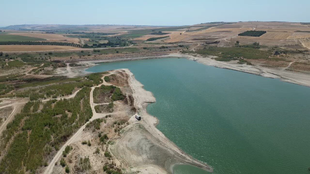 Tekirdağ’ın turistik ilçesi Marmaraereğlisi’nde kuraklık nedeniyle neredeyse tamamen kuruyan Türkmenli