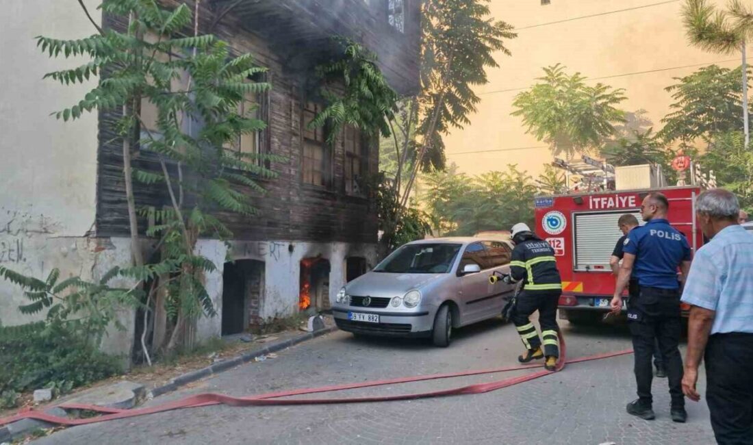 Tekirdağ’da tarihi metruk binada çıkan yangın, itfaiye ekiplerince büyümeden söndürüldü.