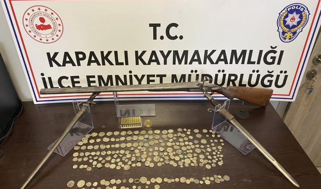Tekirdağ’ın Kapaklı ilçesinde düzenlenen operasyonda 256 adet tarihi obje ve