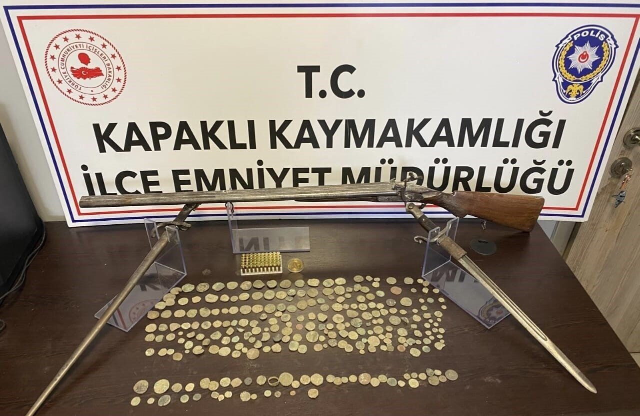Tekirdağ’ın Kapaklı ilçesinde düzenlenen operasyonda 256 adet tarihi obje ve