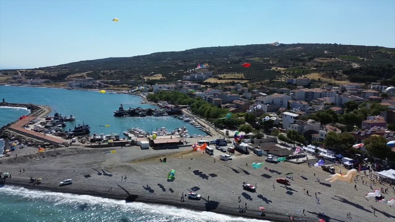 Tekirdağ’da bu yıl üçüncü kez düzenlenen Trakya Uçurtma Festivali, rengarenk