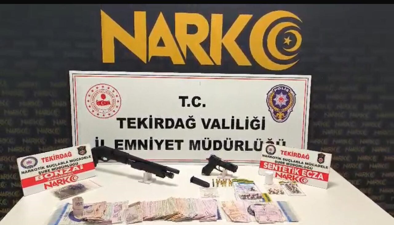Tekirdağ’da polis ekiplerinin Aydoğdu ve Karadeniz Mahallelerinde düzenlediği eş zamanlı