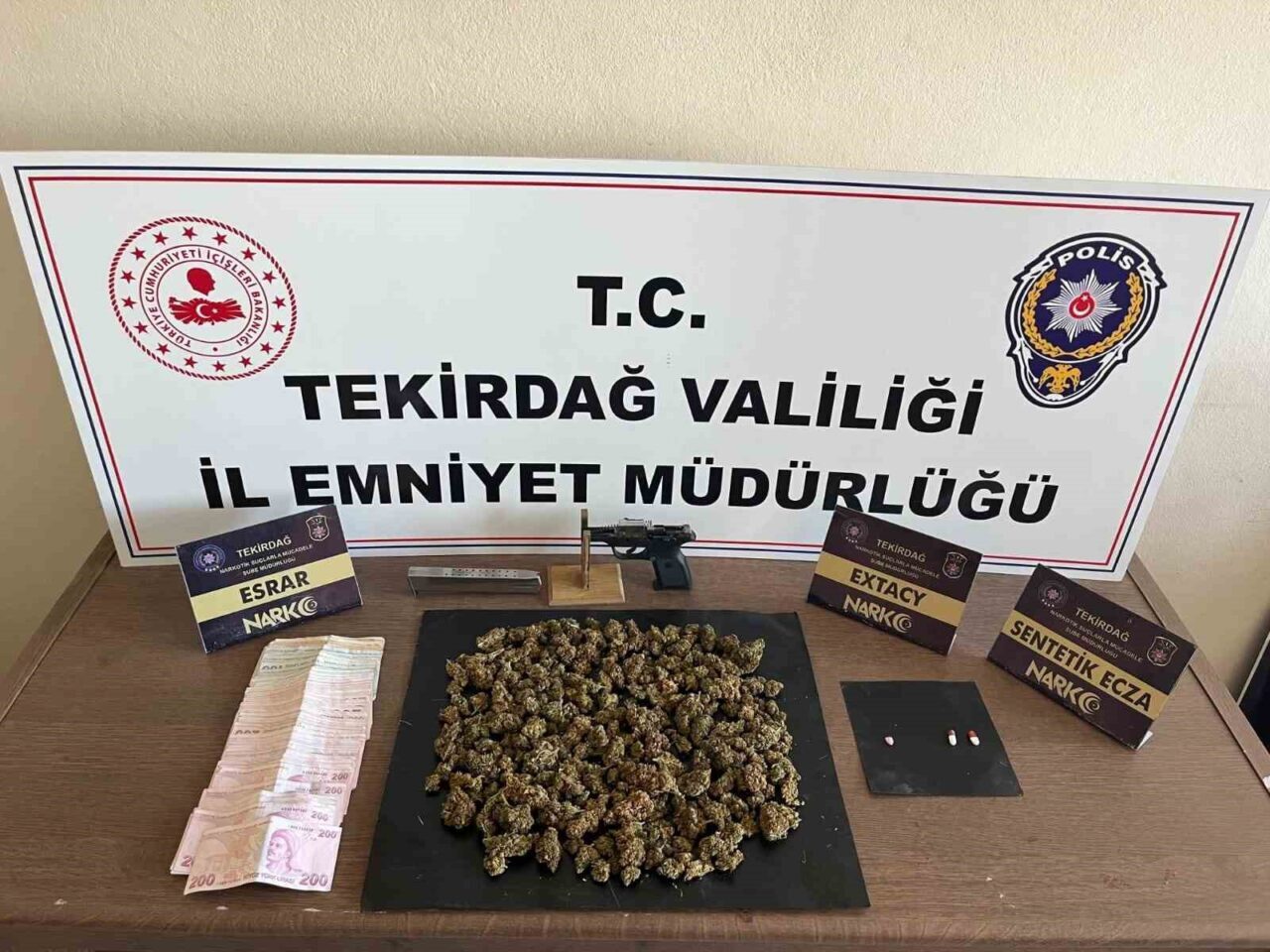 Tekirdağ genelinde sokak çetelerine yönelik düzenlenen uyuşturucu operasyonlarında 7 kişi