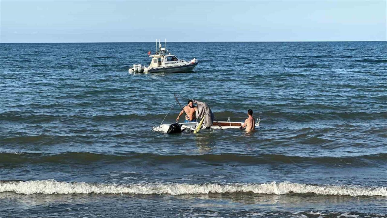 SAMSUN (İHA) – Samsun’un Atakum ilçesinde denize açılan bir tekne
