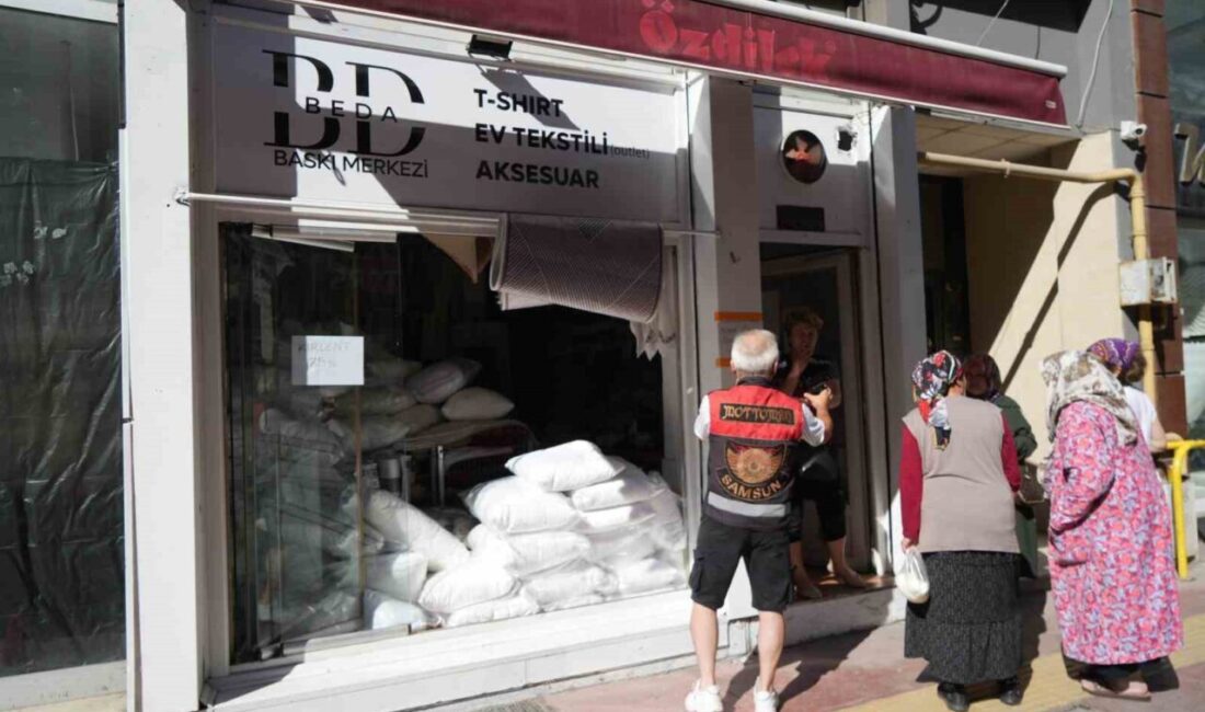 Samsun’da bir tekstil mağazasında çıkan yangın, itfaiyenin hızlı müdahalesi sonucu