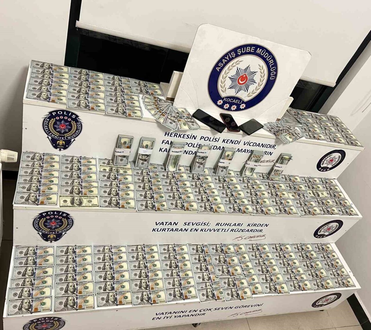 Kocaeli’de telefonda kendilerini polis olarak tanıtıp vatandaşı 500 gram altınını