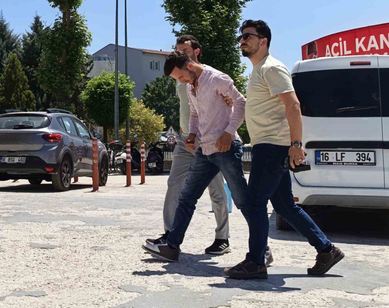 Bursa’nın İnegöl ilçesinde bir kişi, telefonda tartıştığı ardından buluştuğu şahsı