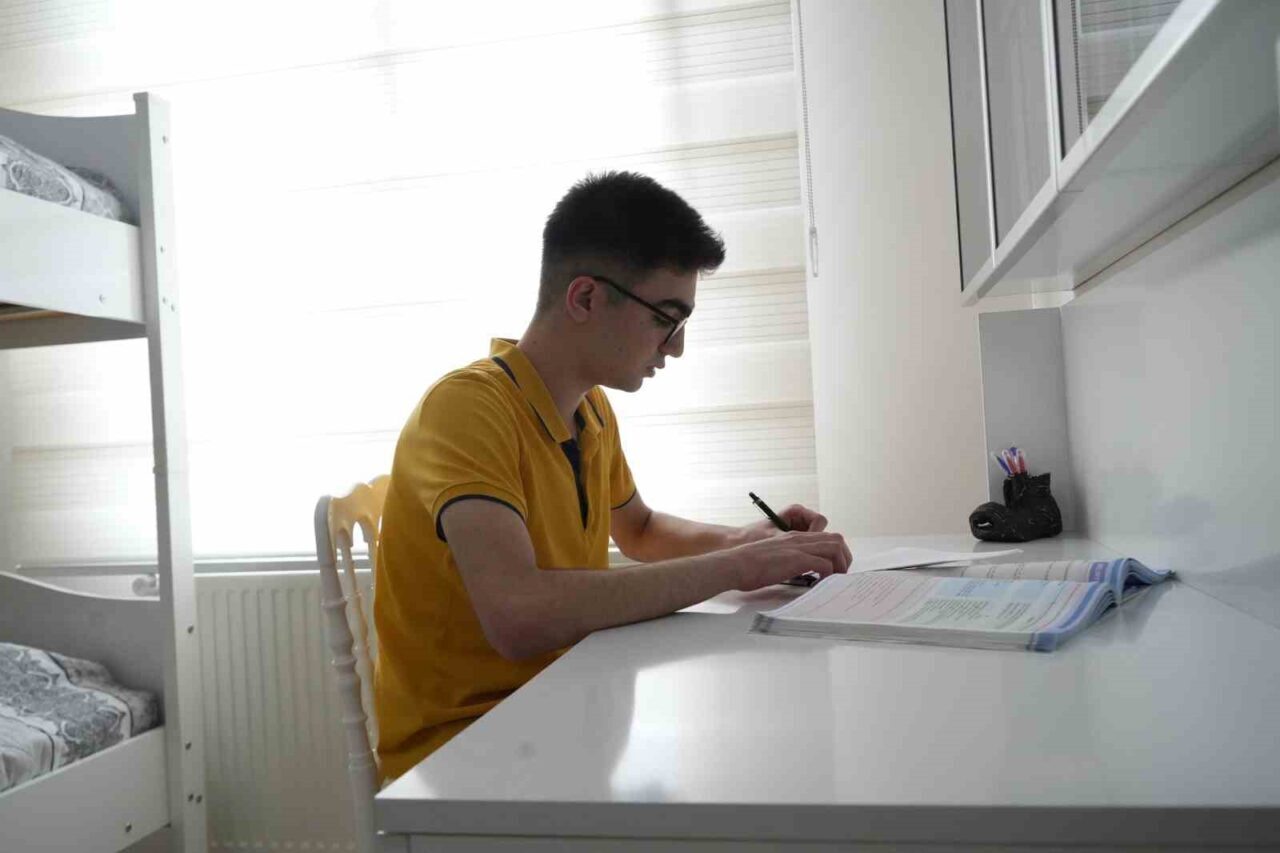 Yükseköğretim Kurumları Sınavı’nda (YKS) hiç özel ders almadan ve kursa