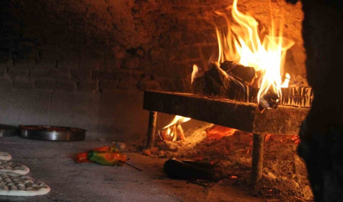Termometrelerin 50 dereceyi aştığı Şanlıurfa’da taş fırın ustaları, kavurucu sıcağa